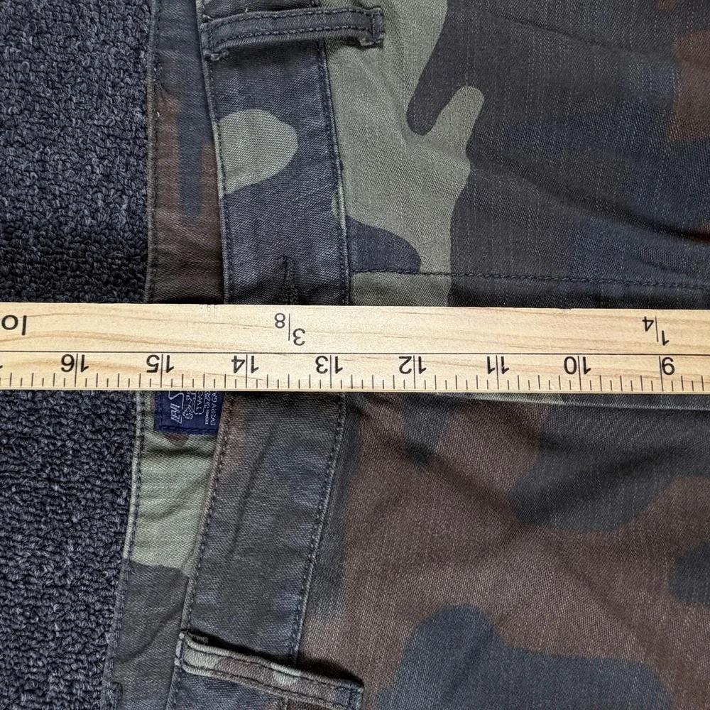 Levi's Cargo Shorts Mens 38 23251-0085 Green Camouflage Cotton EUC